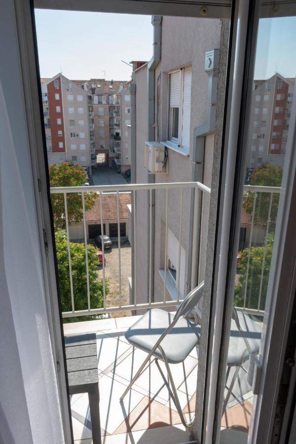 Stan Na Dan 021 Apartment Novi Sad Exterior photo